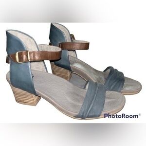 EARTH Symphony Lake Scrunch
Nubuck/Bark Soft Calf SANDALS 8 M